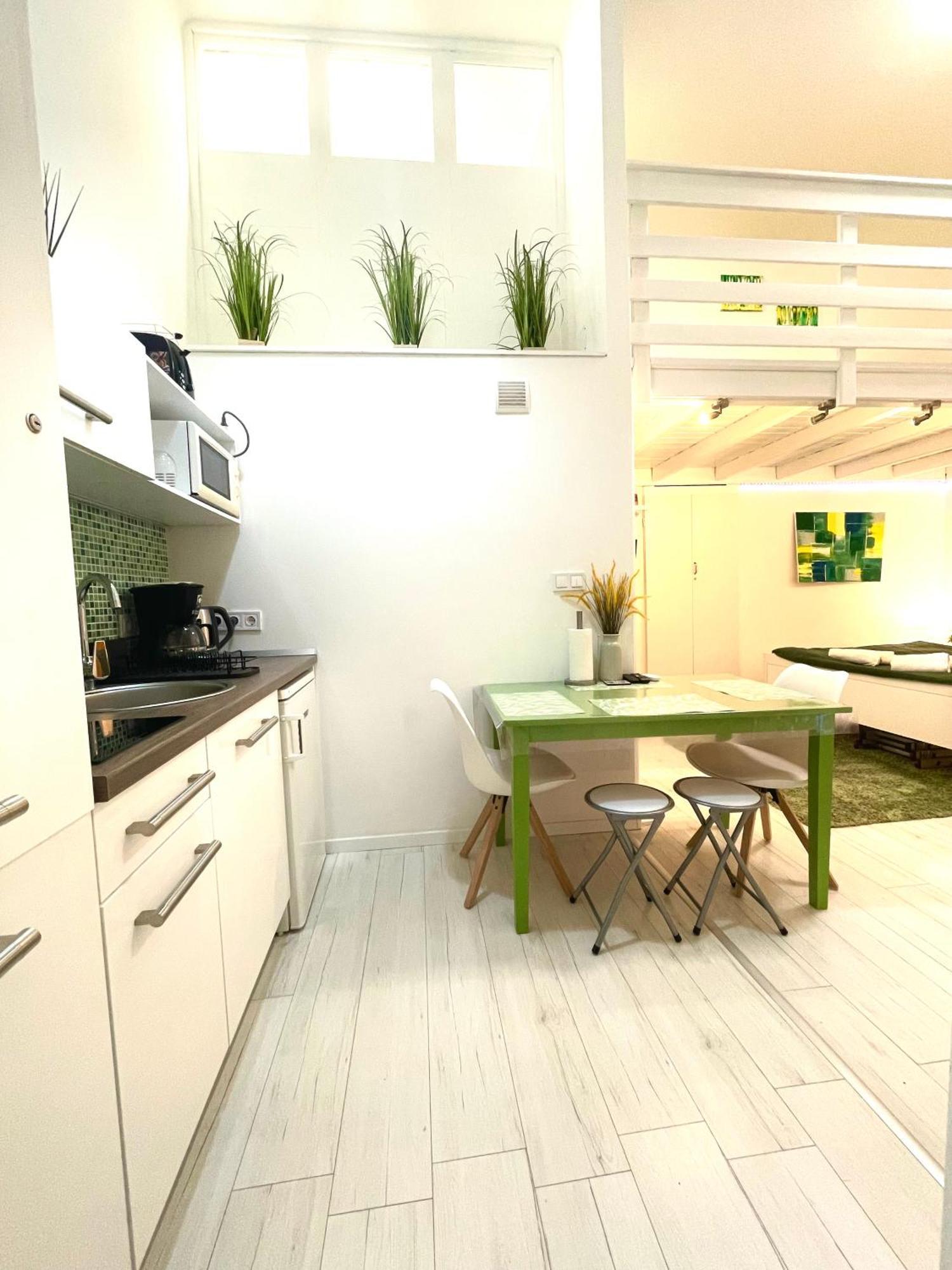 Teresian Apartment Near The Andrassy Street Free Air Conditioner Free Coffee Budapest Extérieur photo