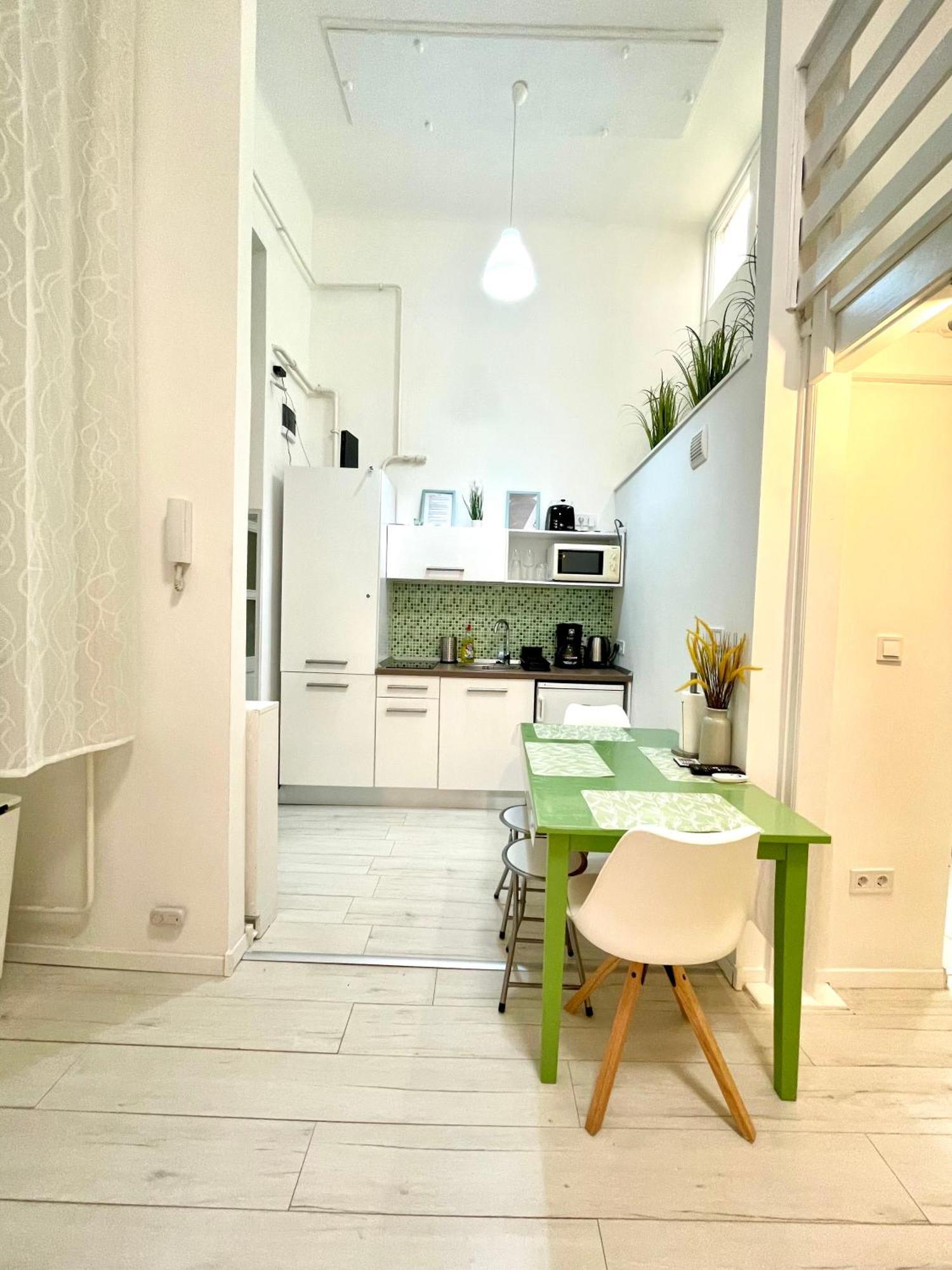 Teresian Apartment Near The Andrassy Street Free Air Conditioner Free Coffee Budapest Extérieur photo